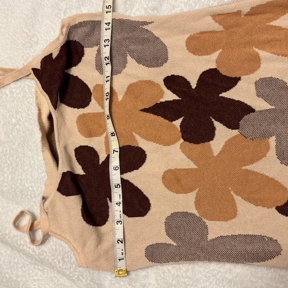 Vintage-inspired Knit Dress 🌸
Size: L (US 8/10, EU 40/42) - Picture 4 of 5